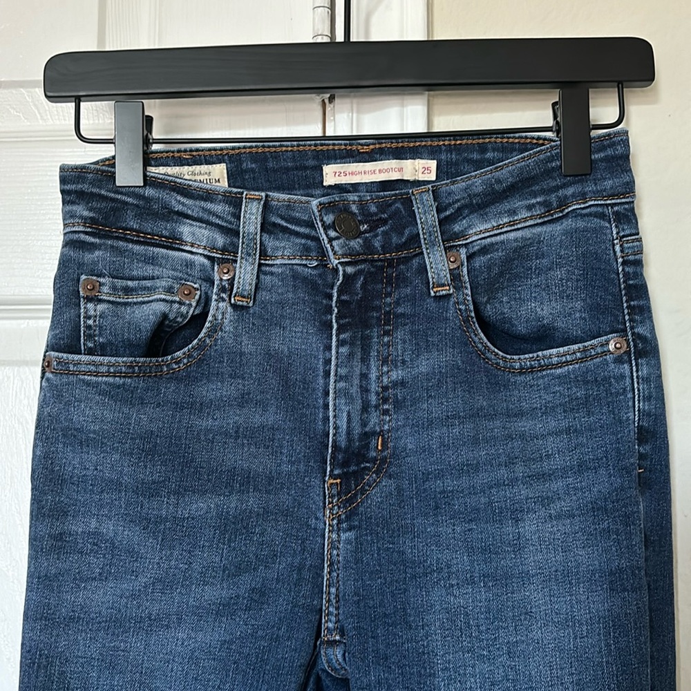 Levi’s 725 High Rise Bootcut Women’s Jeans